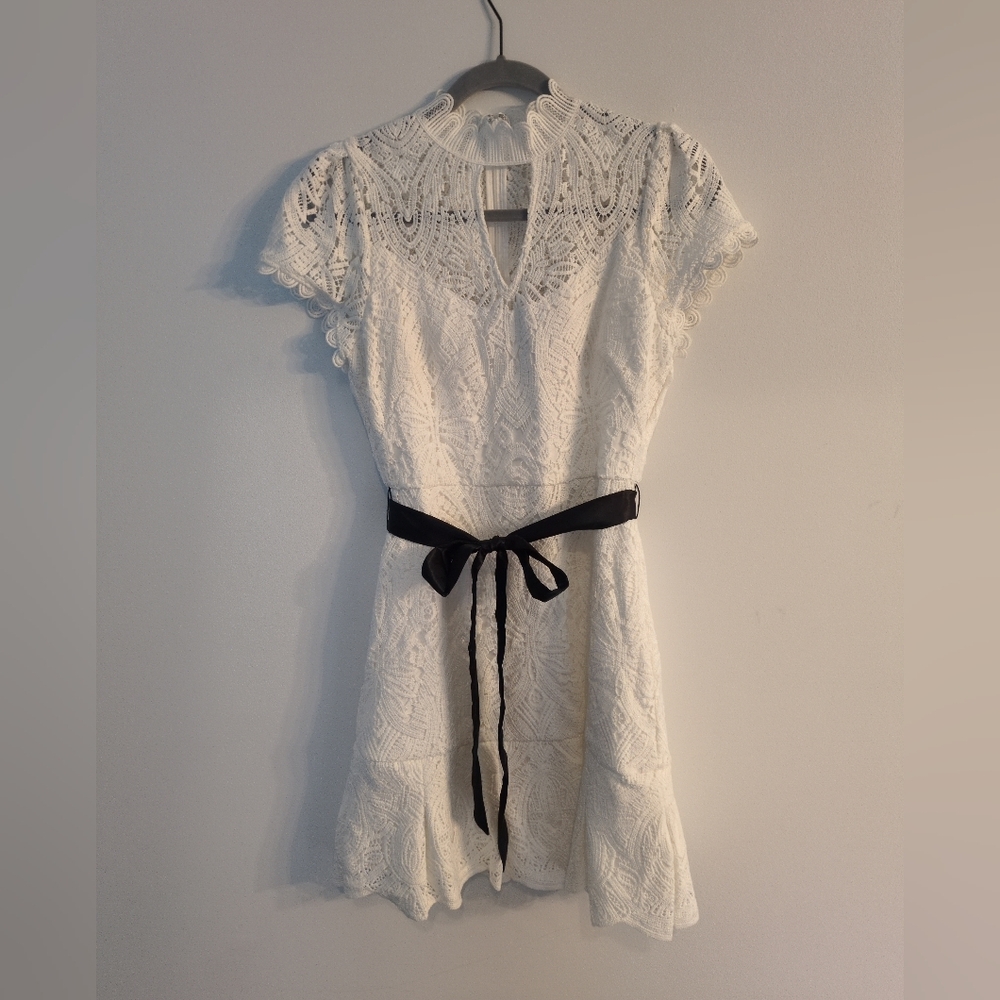 Elegant White Lace Short Dress with Black Belt